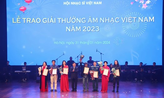 Các tác giả giành giải A. Ảnh: Nguyễn Trung
