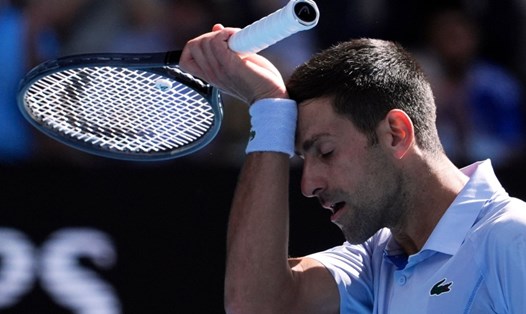Tại Australian Open năm nay, sức khỏe của Novak Djokovic không tốt. Ảnh: Sky Sports