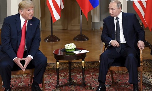 Tổng thống Mỹ Donald Trump (trái) gặp Tổng thống Nga Vladimir Putin tại Helsinki, Phần Lan, ngày 16.7.2018. Ảnh: Xinhua