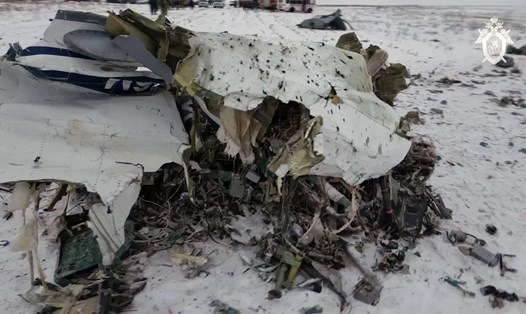 Hiện trường vụ rơi máy bay Il-76 chở tù binh Ukraina ở Nga. Ảnh: Russia’s Chief Investigative Committee