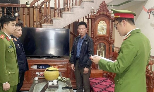Cựu trưởng thôn Hoàng Văn Tiến tại nhà riêng. Ảnh: Công an Bắc Giang

