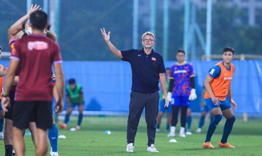 Huấn luyện viên Troussier chốt 26 cầu thủ dự Asian Cup 2023 với AFC. Ảnh: Minh Dân