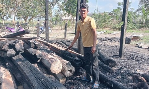 Hiện trường vụ cháy nhà sàn của ông Nay Tket tại xã Uar. Ảnh: Vũ Chi 