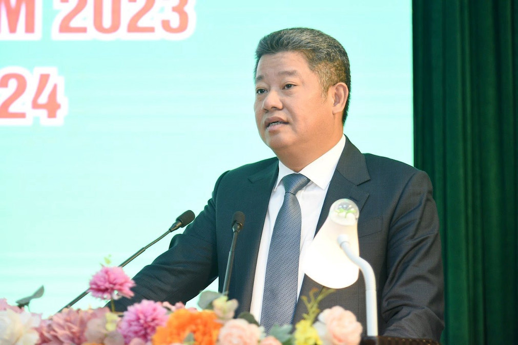Phó Chủ tịch UBND thành phố Nguyễn Mạnh Quyền phát biểu tại hội nghị. Ảnh: hanoi.gov