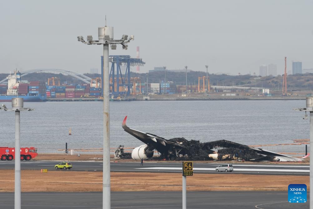 Máy bay của Japan Airlines bị thiêu rụi. Ảnh: Xinhua