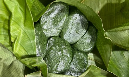 Bánh ngải có màu xanh biếc đẹp mắt. Ảnh: Anh Trang