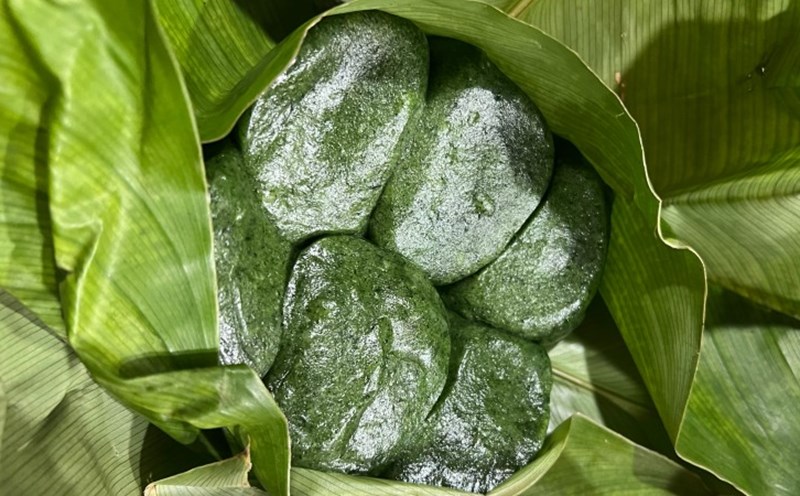 Bánh ngải có màu xanh biếc đẹp mắt. Ảnh: Anh Trang