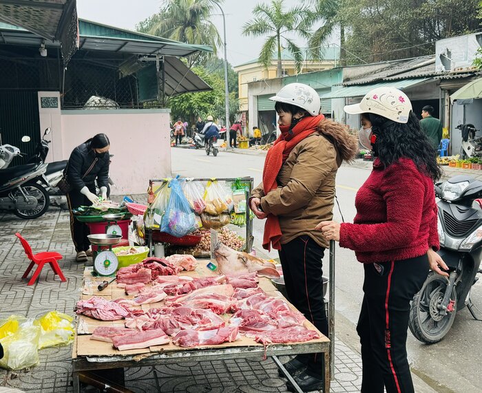 Người dân quan tâm tới giá thịt lợn chứ không lo thiếu nguồn cung. Ảnh: Quỳnh Trang