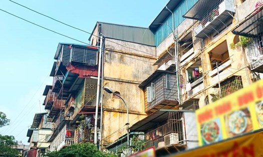 Nhiều căn nhà tập thể cũ cơi nới đang được rao bán hơn 1 tỉ đồng/căn tại Hà Nội. Ảnh minh họa: Thu Giang 