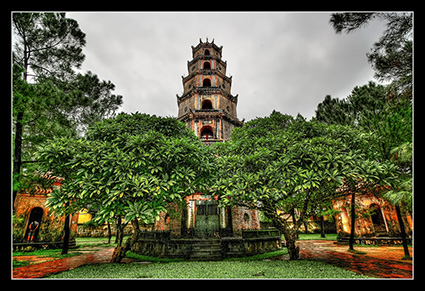 Tháp Phước Duyên, tòa tháp linh thiêng 7 tầng ở chùa Thiên Mụ. Ảnh: Nguyễn Hữu Mạnh