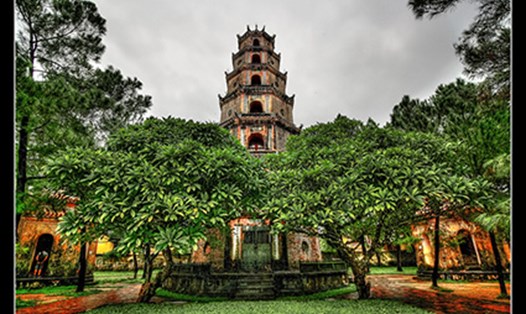 Tháp Phước Duyên, tòa tháp linh thiêng 7 tầng ở chùa Thiên Mụ. Ảnh: Nguyễn Hữu Mạnh