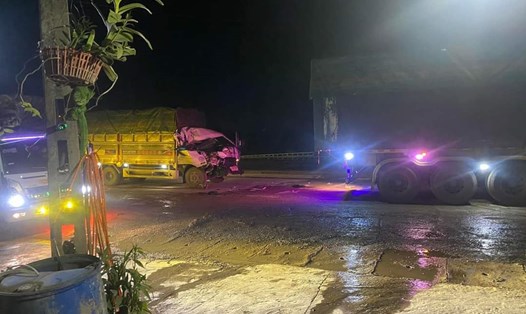 Hiện trường vụ tai nạn lúc rạng sáng ngày 5.1 trên Quốc lộ 6 khiến một người tử vong. Ảnh: Người dân cung cấp