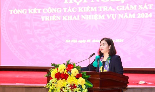 Phó Bí thư Thường trực Thành ủy Hà Nội Nguyễn Thị Tuyến phát biểu tại hội nghị. Ảnh: Quang Thái
