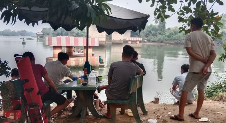 Khu vực hiện trường xảy ra vụ nhảy cầu xuống sông Đồng Nai. Ảnh: Quốc Chung