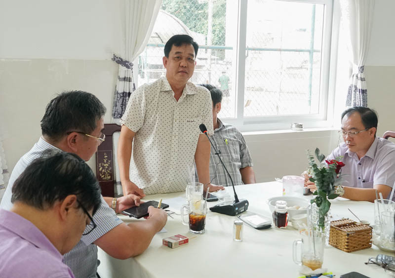 Ông Nguyễn Ngọc Nhã - Giám đốc Sở NN&PTNT tỉnh Sóc Trăng trả lời các kiến nghị của doanh nghiệp. Ảnh: Phương Anh