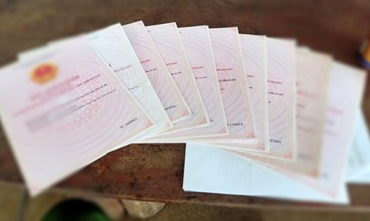 Bà Bích đã sử dụng sổ đỏ giả để vay mượn tiền của người dân trên địa bàn xã Quảng Khê, huyện Đắk Glong. Ảnh: Công an huyện Đắk Glong