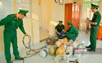Biên phòng Phú Quốc nhận hàng chục bộ kích điện người dân giao nộp
