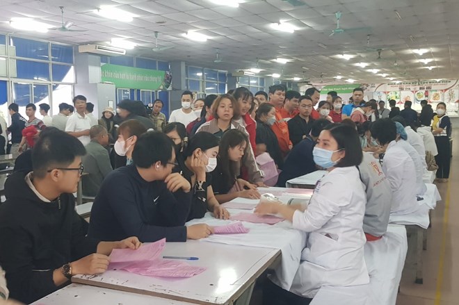 Gần 1.000 công nhân lao động tại khu công nghiệp ở Ninh Bình tham gia hiến máu