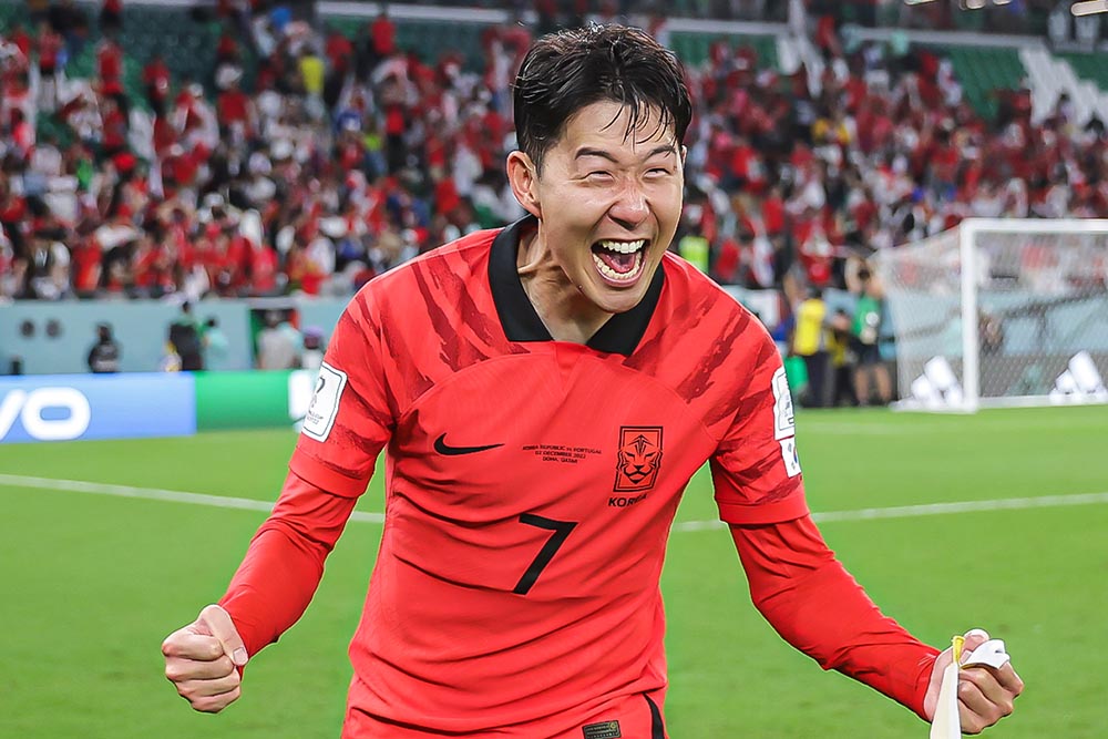 4. Son Heung-min (Hàn Quốc - 50 triệu euro): Trong nhiều năm trở lại đây, Son Heung-min luôn là niềm hi vọng số 1 của bóng đá Hàn Quốc. 115 bàn thắng ở Premier League là thống kê đủ chứng minh giá trị của Son Heung-min. Ở mùa giải 2021-2022, tiền đạo này còn đoạt danh hiệu Vua phá lưới giải Ngoại hạng Anh.
