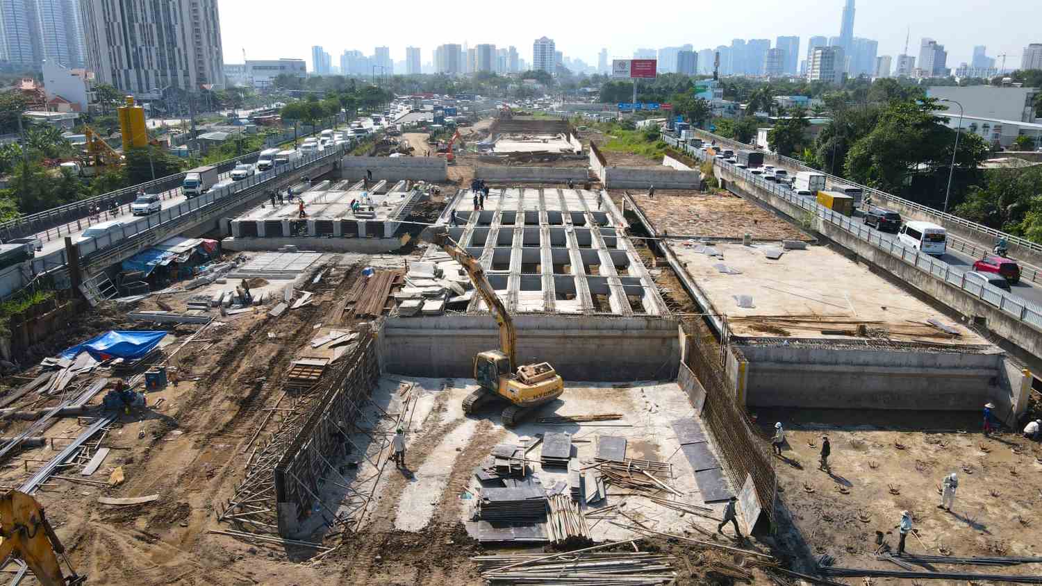 Năm 2024, đầu tư công vẫn là động lực phát triển của TPHCM.  Ảnh: Minh Quân