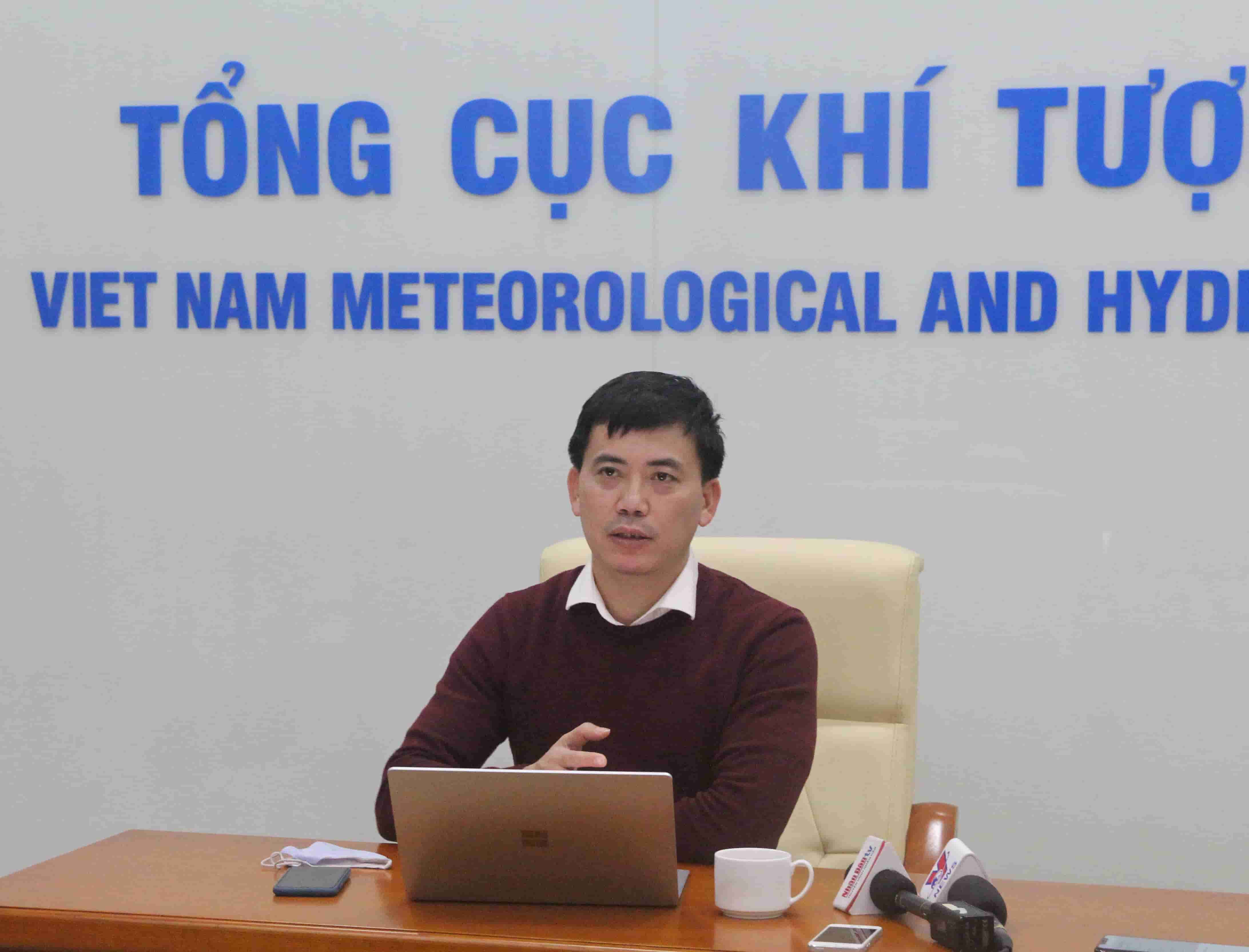 Ông Nguyễn Văn Hưởng, Trưởng phòng Dự báo Thời tiết, Trung tâm Dự báo Khí tượng Thủy văn quốc gia trao đổi về xu thế thời tiết 2024. 