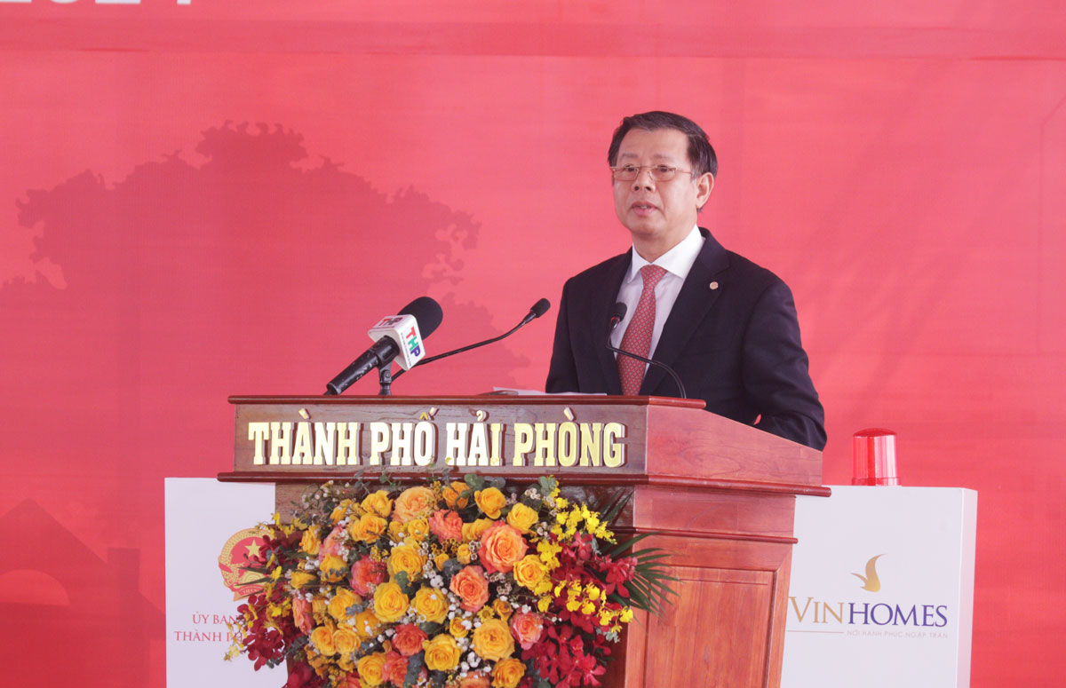 Ông Nguyễn Việt Quang - Phó Chủ tịch HĐQT kiêm Tổng Giám đốc Tập đoàn Vingroup phát biểu tại lễ khởi công. Ảnh: Hoàng Tùng