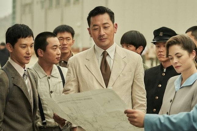 Ha Jung Woo nhận 11 phiếu bầu về diễn xuất tệ của các nhà báo điện ảnh. Ảnh: Nhà sản xuất.