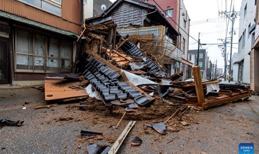 Một ngôi nhà ở Nanao, tỉnh Ishikawa, Nhật Bản bị sập trong động đất ngày 1.1.2024. Ảnh: Xinhua