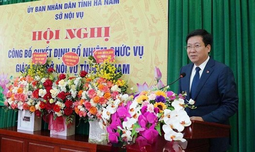 Ông Lê Xuân Huy - Tỉnh ủy viên, Giám đốc Sở Nội vụ Hà Nam phát biểu nhận nhiệm vụ. Ảnh: UBND tỉnh Hà Nam 