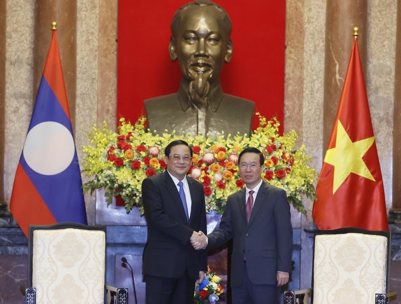 Thủ tướng Sonexay Siphandone bày tỏ vui mừng được lần đầu tiên thăm chính thức Việt Nam trên cương vị mới và được gặp lại Chủ tịch nước Võ Văn Thưởng. Ảnh: TTXVN