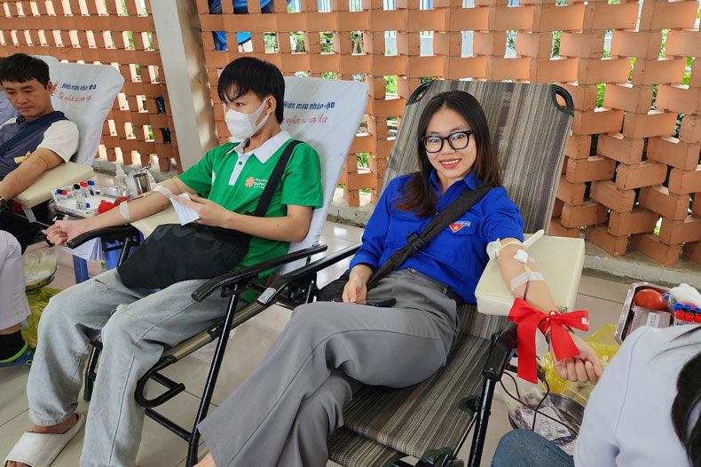 Gần 1.000 bạn trẻ ở Đà Nẵng tham gia hiến máu đầu năm 2024. Ảnh: Thùy Trang