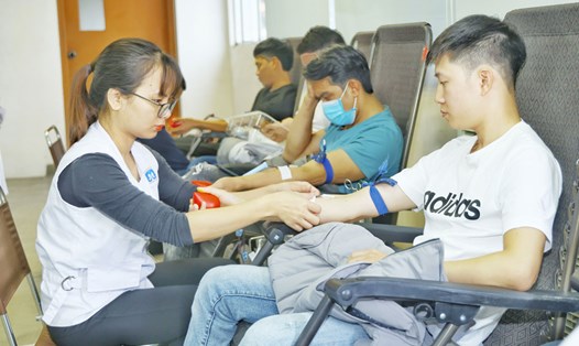 Chiến dịch hiến máu tình nguyện dịp Tết và Lễ hội Xuân hồng 2024 thu hút hơn 400 công đoàn viên, người lao động Công ty TNHH Hitachi Astemo Vĩnh Phúc tham gia. Ảnh: Trà Hương