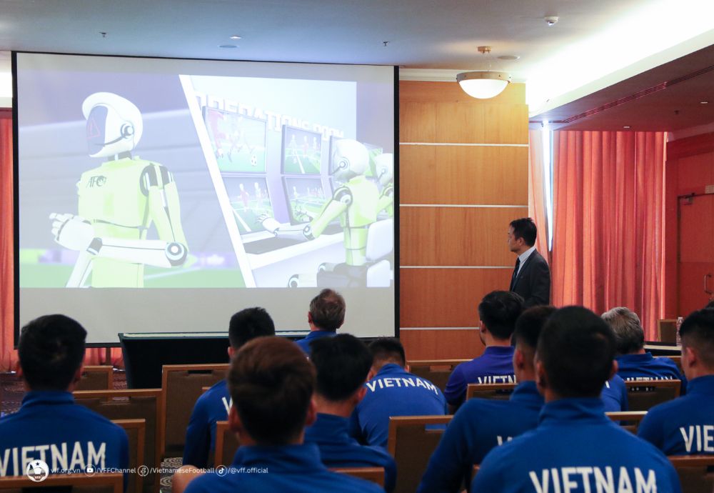 VAR và công nghệ bắt việt vị bán tự động sẽ được áp dụng vào tất cả các trận đấu tại vòng chung kết Asian Cup 2023. Ảnh: VFF  