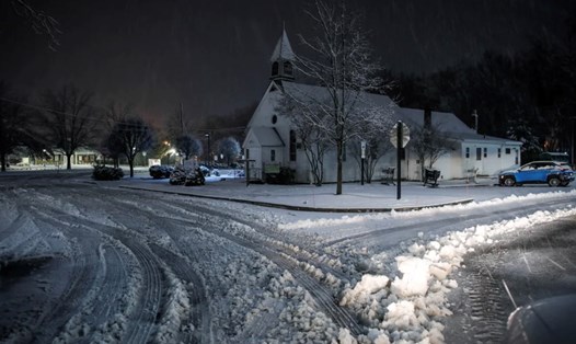 Các nhà dự báo thời tiết cho hay, tuyết rơi dày và thời tiết lạnh giá ở vùng đông bắc của Mỹ ảnh hưởng đến hàng triệu người trong khu vực cảnh báo bão. Ảnh: AFP