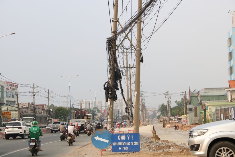 Hiện nay, UBND thành phố Thuận An đã trình Sở Công thương thẩm định Thiết kế bản vẽ thi công, sau khi phê duyệt sẽ tổ chức đấu thầu thi công xây lắp. Dự kiến trong Quí I.2024 sẽ tiến hành gói thầu thi công dự án di dời lưới điện để bàn giao mặt bằng.