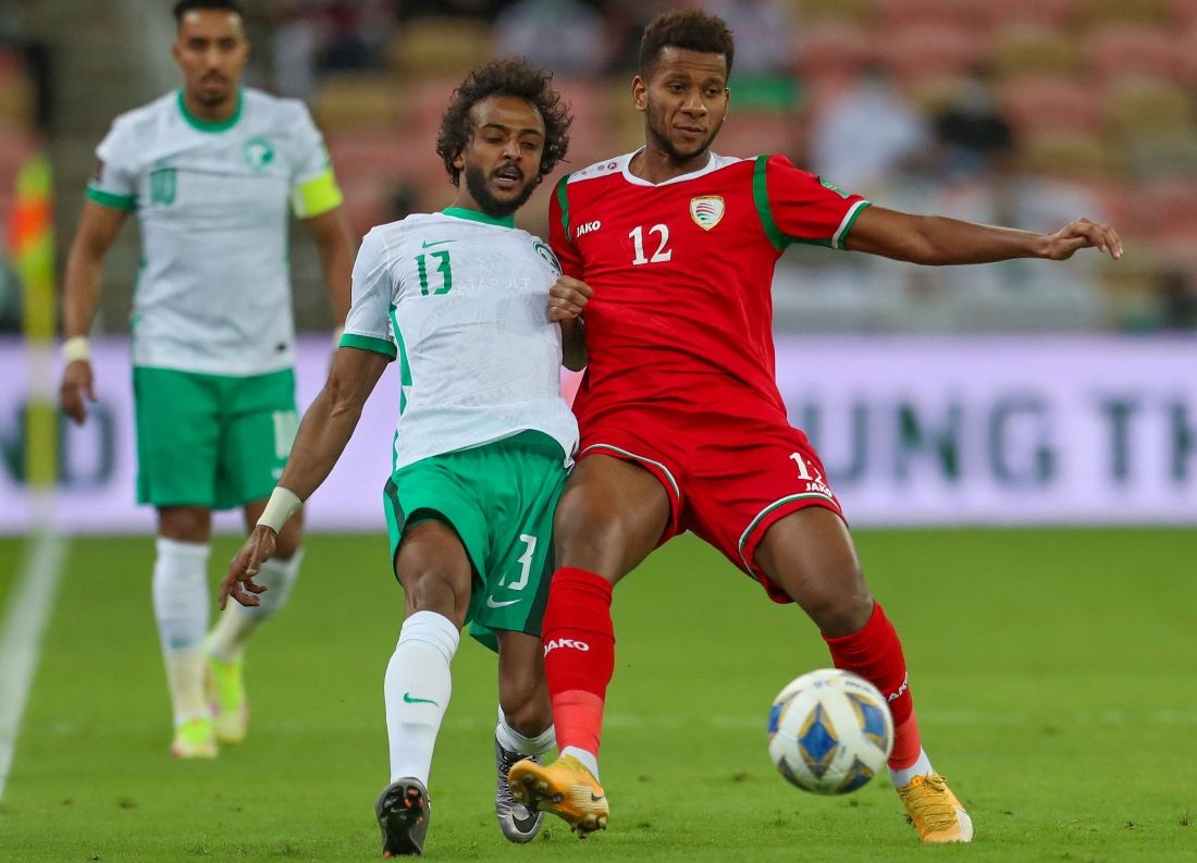 Tuyển Saudi Arabia và Oman sẽ cạnh tranh trực tiếp cho vị trí đứng nhất bảng F của Asian Cup 2023. Ảnh: Football Palestine