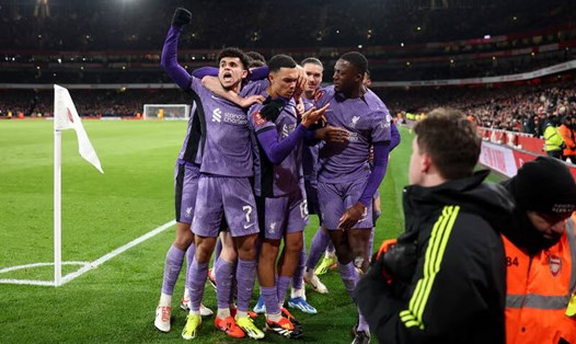 Các cầu thủ Liverpool ăn mừng sau chiến thắng trước Arsenal ở FA Cup.  Ảnh: The Guardian
