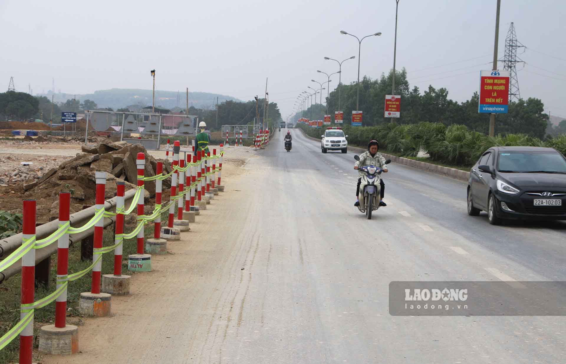 Một lối mở trên Quốc lộ 2 đường tránh TP Tuyên Quang phục vụ thi công.