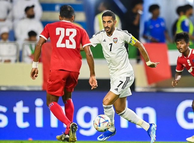 Ali Mabkhout (tuyển UAE): Tiền đạo là huyền thoại của UAE nói riêng và bóng đá châu Á nói chung, khi đã ghi 85 bàn trong 111 trân khoác áo tuyển quốc gia. Bất chấp việc tuyển UAE chưa thể vươn cao như kỳ vọng, Ali Mabkhout vẫn nổ súng đều đặn cho đội nhà. Tại sân chơi Asian Cup, Mabkhout đã ghi 5 bàn năm 2015 và 4 bàn ở giải đấu cách đây 4 năm. Lúc này, Mabkhout chỉ còn kém kỷ lục ghi bàn tại Asian Cup của Ali Daei có 5 bàn thắng. Ảnh: Instagram