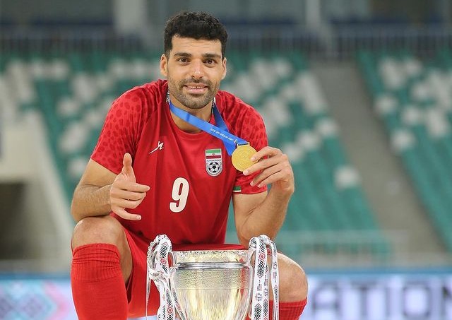 Mehdi Taremi (tuyển Iran): Tiền đạo này là một trong những cầu thủ đáng xem nhất tại Asian Cup 2023. Anh đang có phong độ rất cao khi ghi 12 bàn cho tuyển Iran trong năm 2023, bao gồm các cú hat-trick vào lưới Afghanistan và tuyển Kyrgyzstan tại CAFA  Nations Cup vào tháng 6.2023 và các bàn thắng vào lưới tuyển Hong Kong (Trung Quốc) và Uzbekistan vào tháng 11. Mùa trước, Taremi đã ghi 22 bàn tại Giải vô địch quốc gia Bồ Đào Nha, qua đó đoạt danh hiệu Vua phá lưới. Với phong độ cao, Taremi là ứng viên sáng giá cho danh hiệu vua phá lưới Asian Cup 2023.