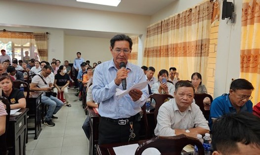 Người dân thuộc diện di dời phục vụ dự án cao tốc Biên Hoà - Vũng Tàu tại buổi đối thoại với lãnh đạo tỉnh Đồng Nai vừa qua. Ảnh: Hà Anh Chiến