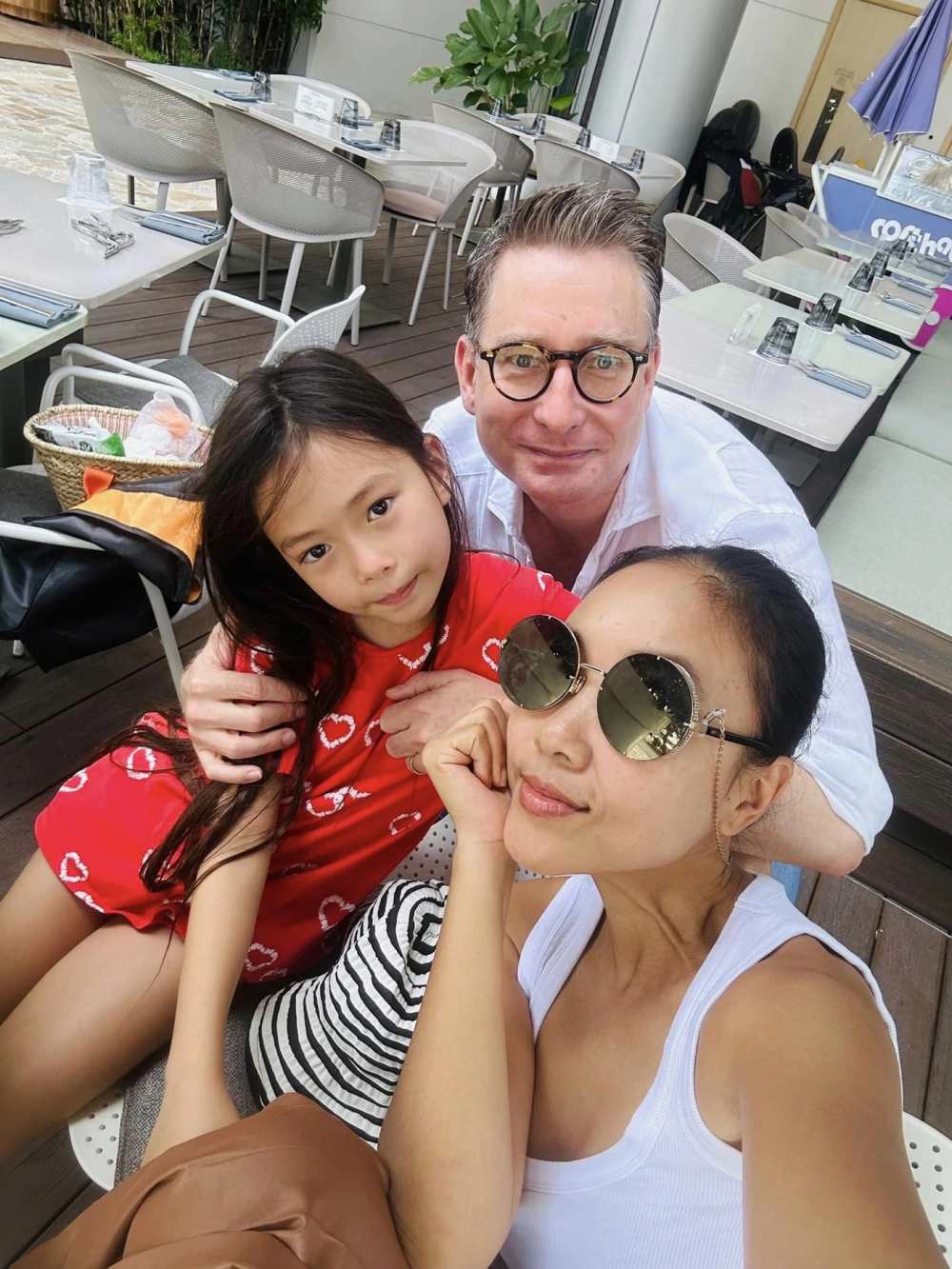 Gia đình hạnh phúc của Đoan Trang. Ảnh: Facebook nhân vật.