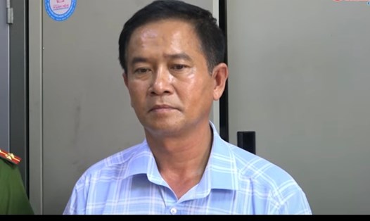 Nguyễn Văn Hải nghe Công an tỉnh Cà Mau đọc lệnh bắt. Ảnh: Công an cung cấp