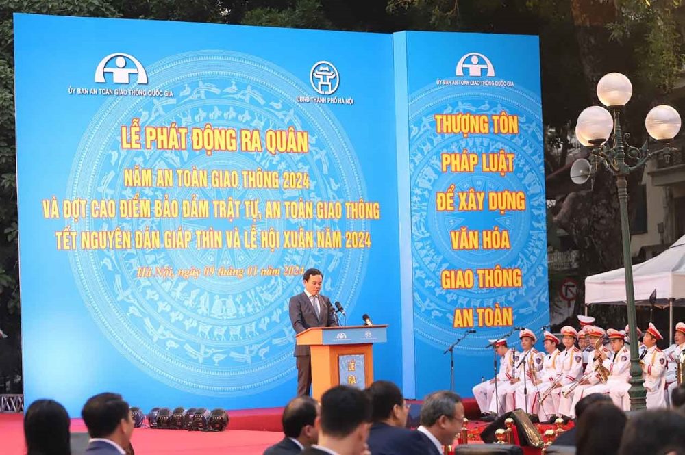 Phó Thủ tướng Chính phủ Trần Lưu Quang phát biểu tại Lễ phát động ra quân Năm an toàn giao thông 2024. Ảnh: H.Chánh