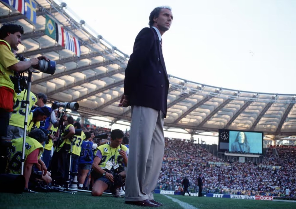 Beckenbauer vô địch thế giới trong vai trò huấn luyện viên. Ảnh: The Guardian