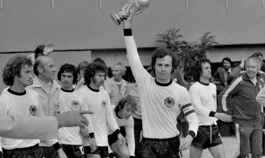 Franz Beckenbauer vô địch thế giới khi là cầu thủ. Ảnh: Sports Illustrated