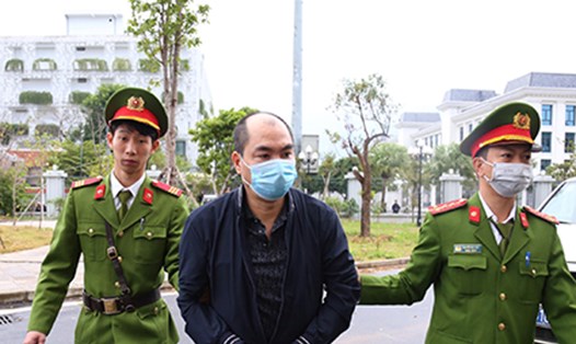 Bị cáo Phạm Duy Tuyến bị cáo buộc nhận hối lộ 27 tỉ đồng của Việt Á. Ảnh: Quang Việt