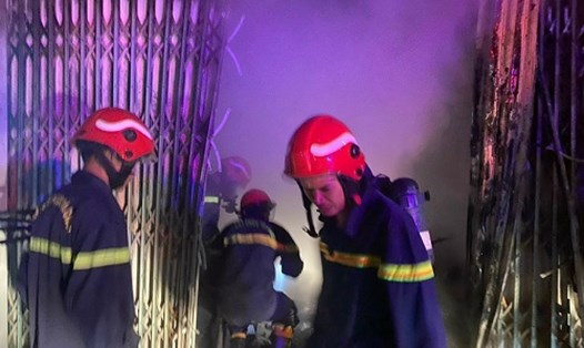 Đội Chữa cháy và Cứu nạn cứu hộ khu vực An Khê tiếp cận hiện trường vụ cháy. Ảnh: Hoàng Thanh
