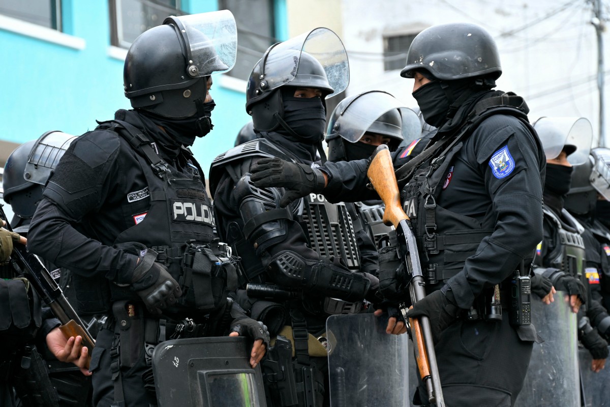 Quân đội Ecuador được điều động để giữ gìn an ninh sau cuộc vượt ngục của trùm ma tuý "Fito". Ảnh: AFP