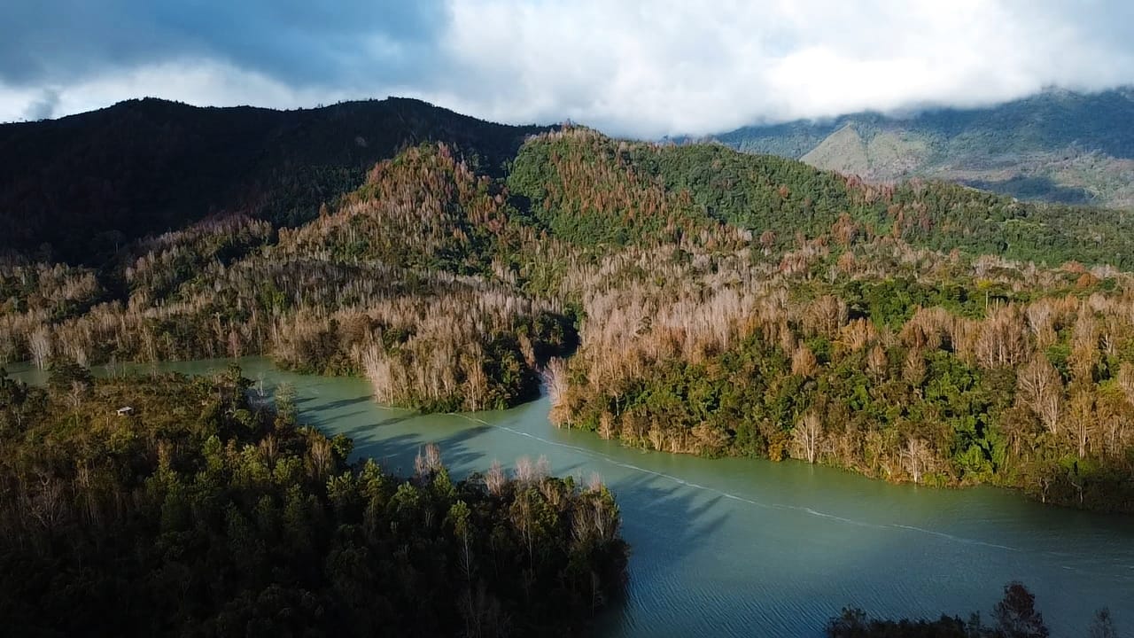 Thị trấn Khe Sanh cách thành phố Đông Hà khoảng 63 km về phía Tây và cách cửa khẩu Lao Bảo 20 km về phía Đông. Địa danh này vốn nổi tiếng qua trận đánh Đường 9 - Khe Sanh năm 1968 ngày nay càng được nhiều người biết tới hơn khi có khí hậu ôn hòa, cảnh sắc đẹp dịu dàng như một “tiểu Đà Lạt”. Ảnh: Nguyễn Ngọc Lân